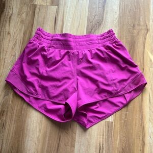 Lululemon hotty hot high rise short 2.5” size 6 ripened raspberry